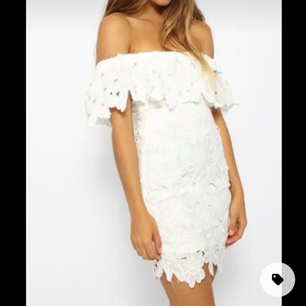 NWT White off the shoulder cocktail dress (Size AU 6)